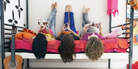 girls-hanging-out-590x295